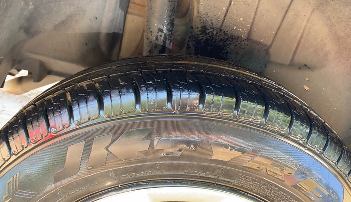 2018 Maruti Swift VXI AMT, Petrol, Automatic, 80,076 km, Right Rear Tyre Tread