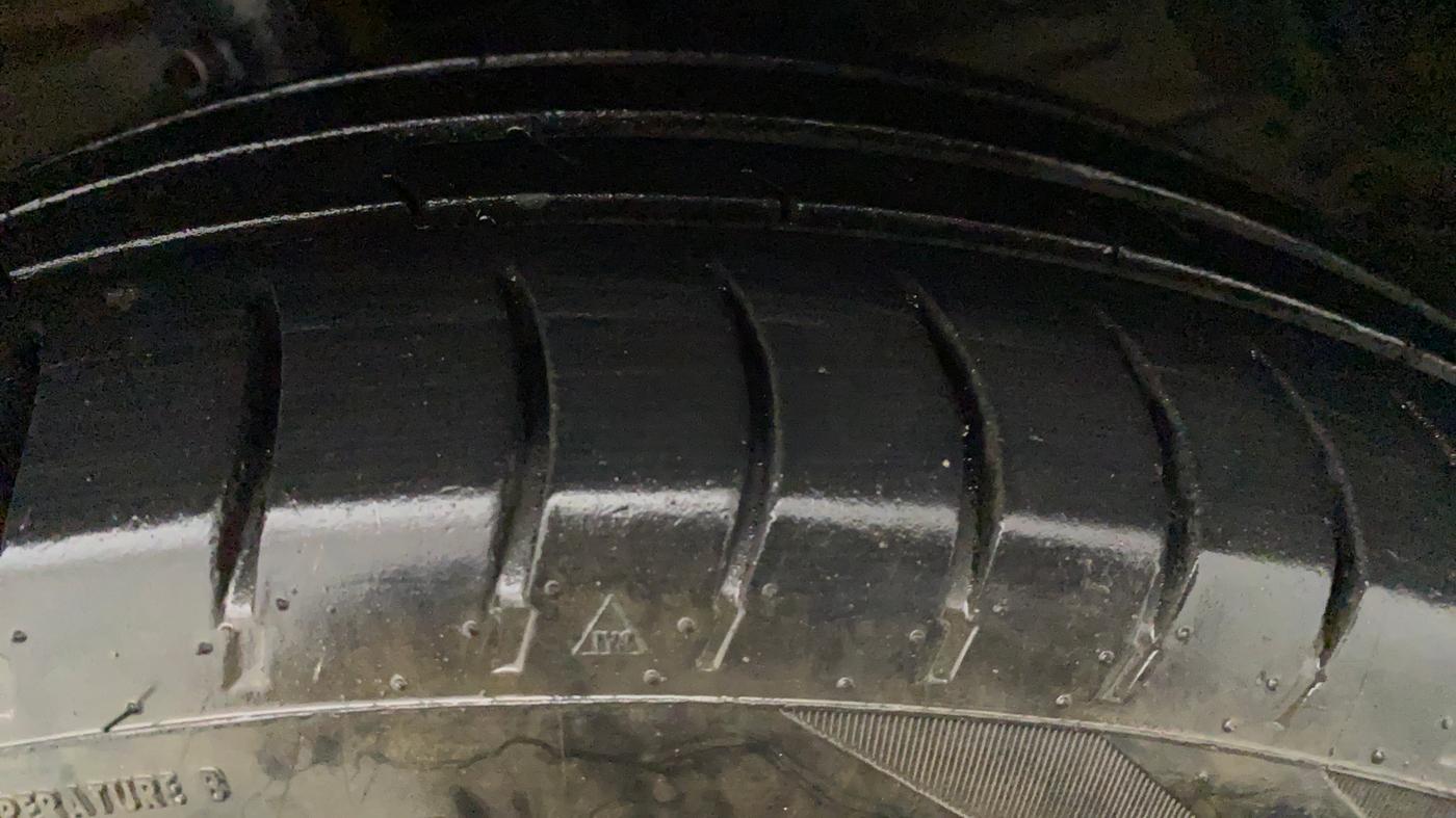 2013 Maruti Ertiga ZDI, Diesel, Manual, 81,548 km, Left Front Tyre Tread