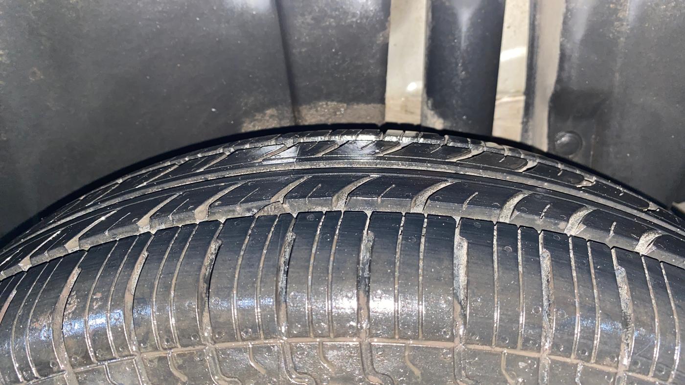 2014 Maruti Swift VXI, Petrol, Manual, 19,890 km, Left Rear Tyre Tread