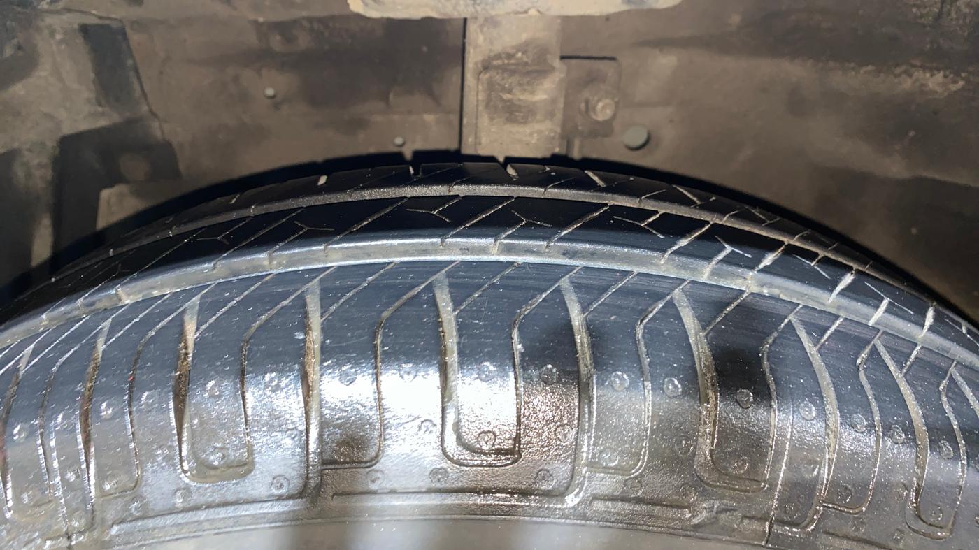 2014 Maruti Swift VXI, Petrol, Manual, 19,890 km, Left Front Tyre Tread