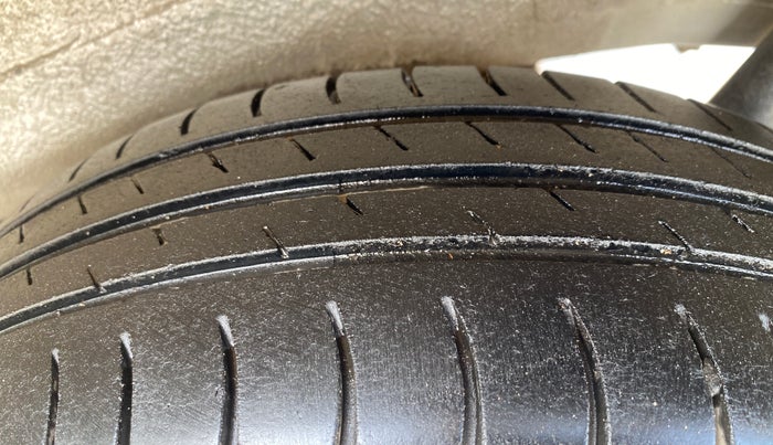 2017 Maruti Wagon R 1.0 VXI AMT, Petrol, Automatic, 79,458 km, Left Rear Tyre Tread