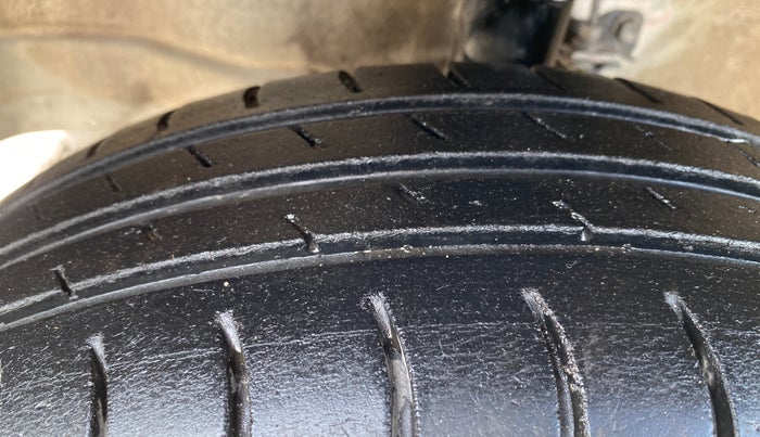 2017 Maruti Wagon R 1.0 VXI AMT, Petrol, Automatic, 79,458 km, Left Front Tyre Tread