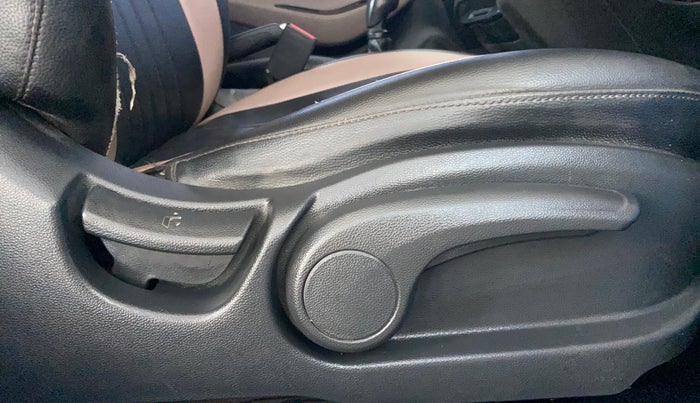 2019 Hyundai Elite i20 SPORTZ PLUS 1.2, Petrol, Manual, 72,389 km, Driver Side Adjustment Panel