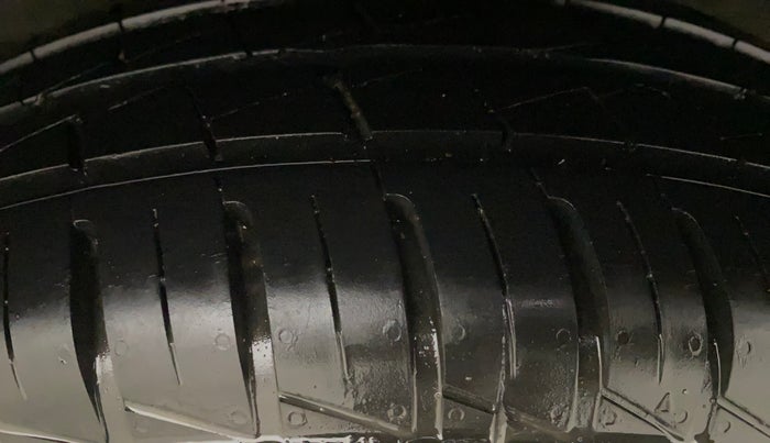 2024 Renault Kwid RXT 1.0 AMT, Petrol, Automatic, 4,535 km, Left Rear Tyre Tread