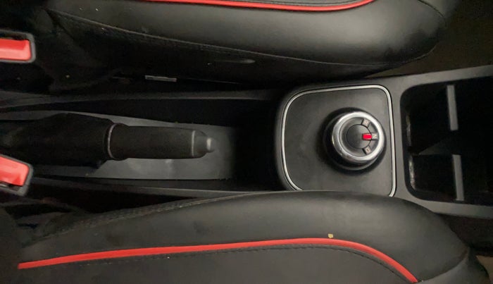 2024 Renault Kwid RXT 1.0 AMT, Petrol, Automatic, 4,535 km, Gear Lever