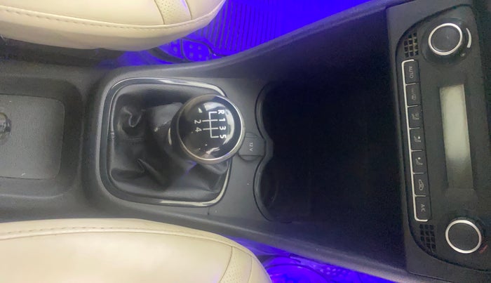 2015 Volkswagen Vento COMFORTLINE 1.6, Petrol, Manual, 45,326 km, Gear Lever