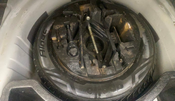 2015 Volkswagen Vento COMFORTLINE 1.6, Petrol, Manual, 45,326 km, Spare Tyre