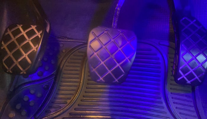 2015 Volkswagen Vento COMFORTLINE 1.6, Petrol, Manual, 45,326 km, Pedals