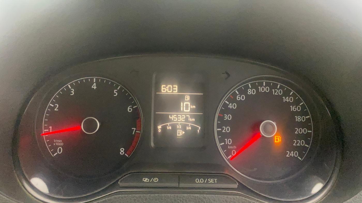 2015 Volkswagen Vento COMFORTLINE 1.6, Petrol, Manual, 45,335 km, Odometer Image