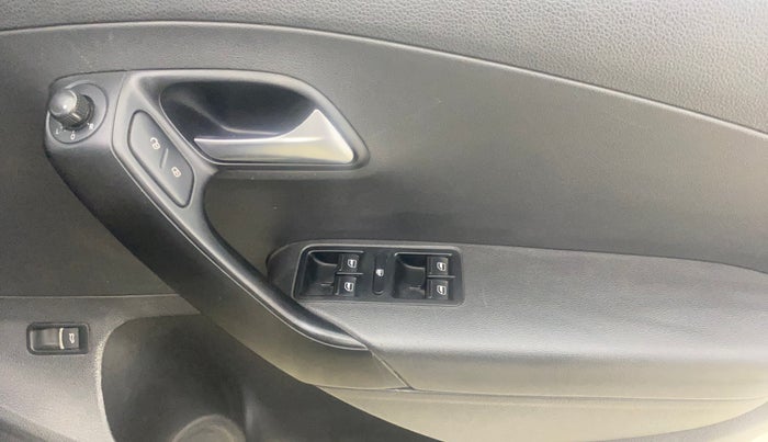 2015 Volkswagen Vento COMFORTLINE 1.6, Petrol, Manual, 45,326 km, Driver Side Door Panels Control