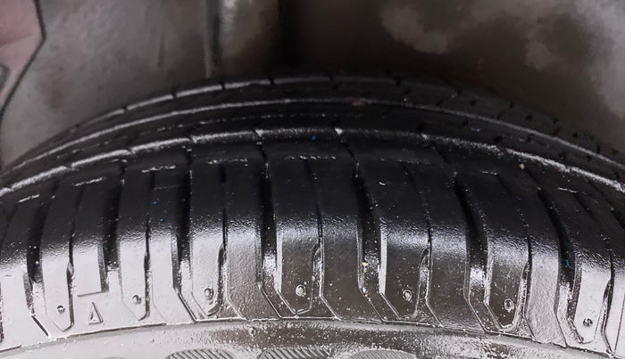 2013 Maruti Ritz ZDI, Diesel, Manual, 35,213 km, Right Rear Tyre Tread