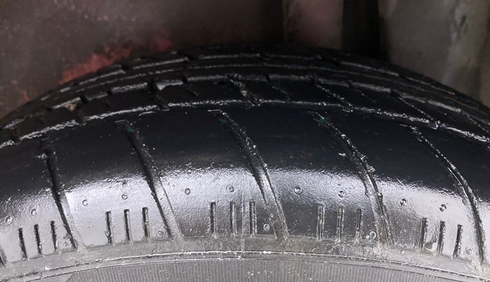 2013 Maruti Ritz ZDI, Diesel, Manual, 35,213 km, Left Rear Tyre Tread