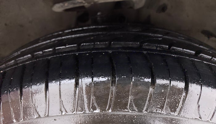 2013 Maruti Ritz ZDI, Diesel, Manual, 35,213 km, Right Front Tyre Tread