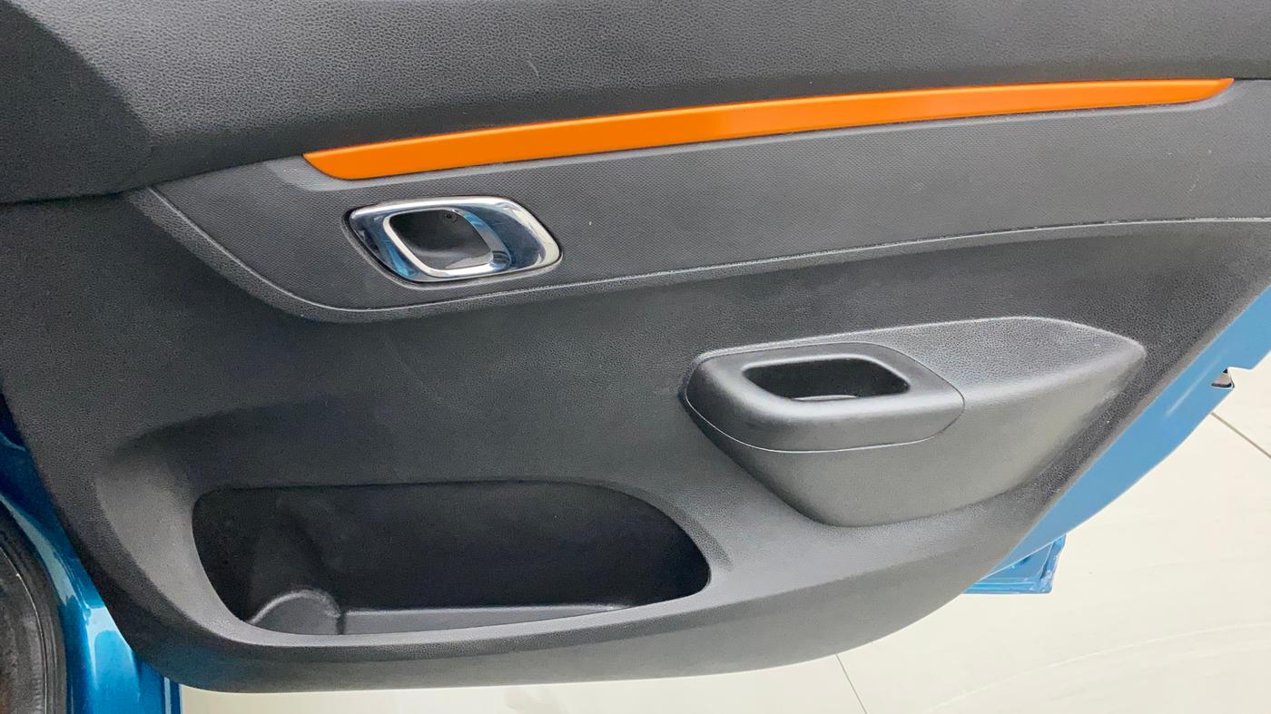 2019 Renault Kwid CLIMBER 1.0 AMT (O), Petrol, Automatic, 15,922 km, Driver Side Door Panels Control