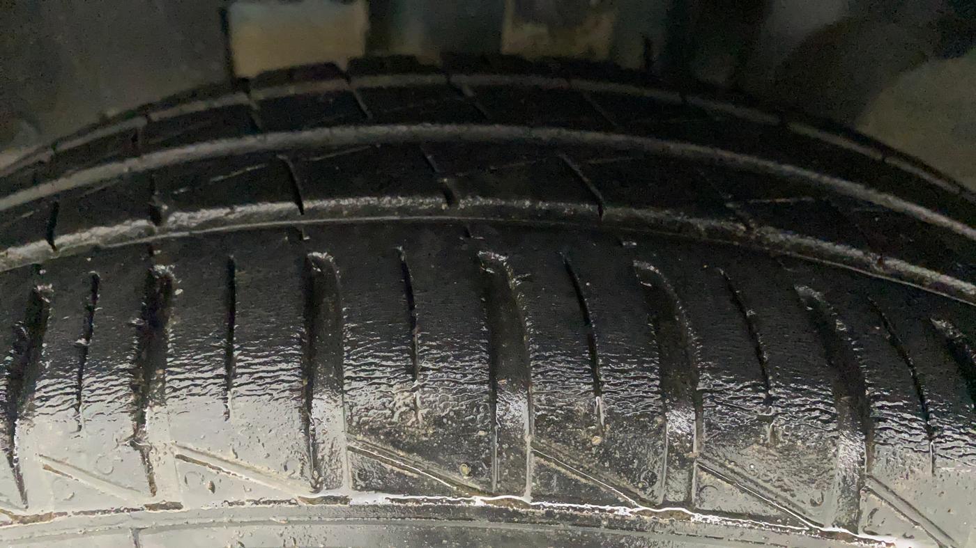 2019 Renault Kwid CLIMBER 1.0 AMT (O), Petrol, Automatic, 15,922 km, Left Front Tyre Tread
