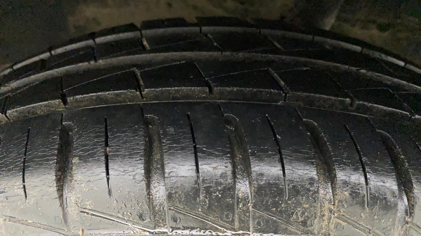 2019 Renault Kwid CLIMBER 1.0 AMT (O), Petrol, Automatic, 15,922 km, Left Rear Tyre Tread