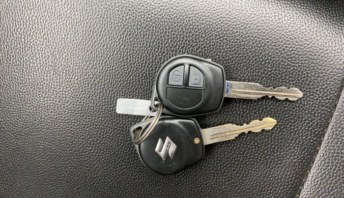2016 Maruti Swift VXI, Petrol, Manual, 93,007 km, Key Close Up