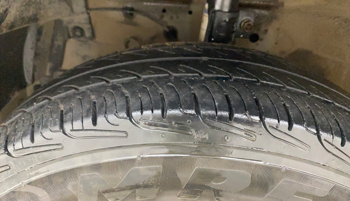 2016 Maruti Swift VXI, Petrol, Manual, 93,007 km, Left Front Tyre Tread
