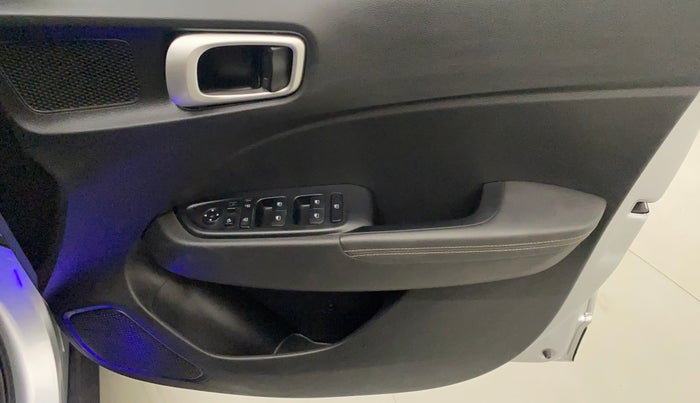 2021 Hyundai VENUE SX 1.0 (O) TURBO, Petrol, Manual, 10,109 km, Driver Side Door Panels Control