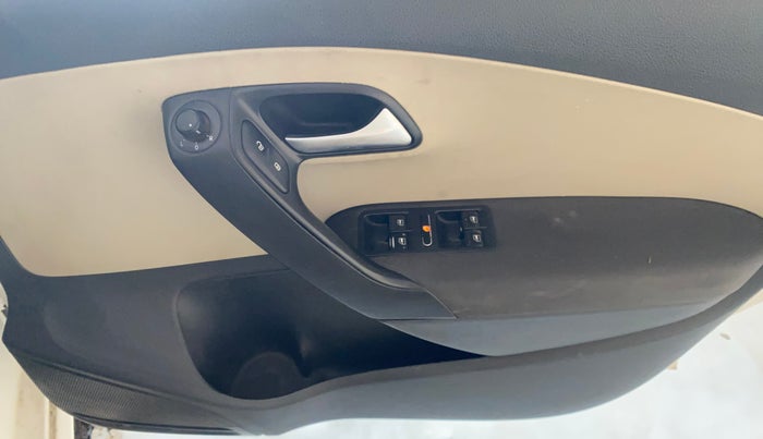 2013 Volkswagen Polo HIGHLINE DIESEL, Diesel, Manual, 83,205 km, Driver Side Door Panels Control