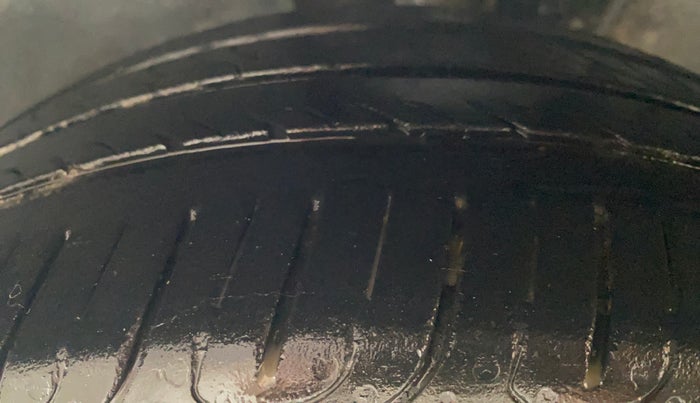 2013 Volkswagen Polo HIGHLINE DIESEL, Diesel, Manual, 83,205 km, Left Front Tyre Tread