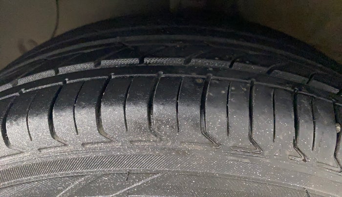 2016 Hyundai Xcent S AT 1.2, Petrol, Automatic, 1,22,520 km, Left Front Tyre Tread