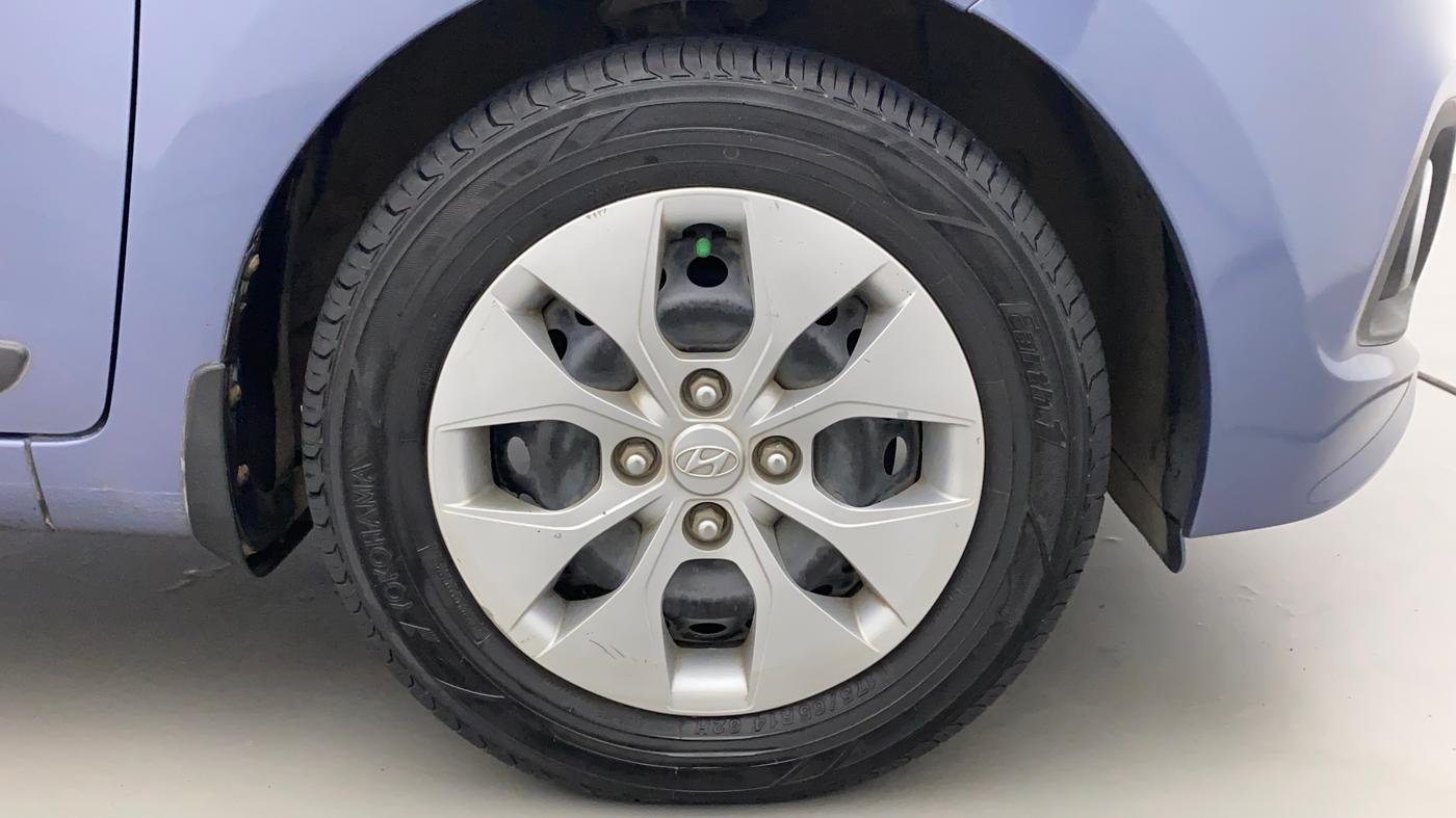 2016 Hyundai Xcent S AT 1.2, Petrol, Automatic, 1,22,520 km, Right Front Wheel