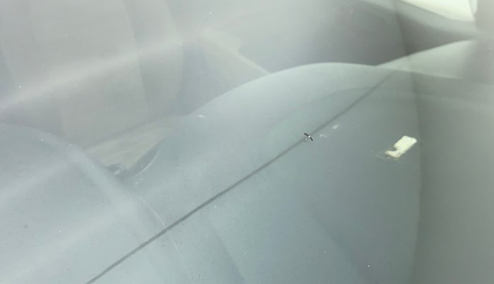 2018 Hyundai Xcent S 1.2, CNG, Manual, 1,19,547 km, Front windshield - Minor spot on windshield