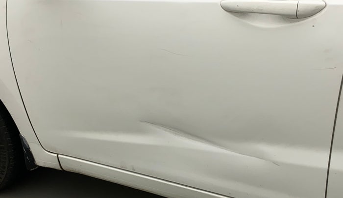 2018 Hyundai Xcent S 1.2, CNG, Manual, 1,19,547 km, Front passenger door - Slightly dented