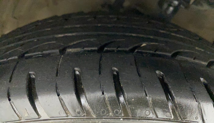 2018 Hyundai Xcent S 1.2, CNG, Manual, 1,19,547 km, Right Front Tyre Tread