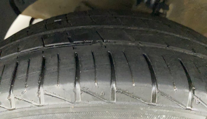 2018 Hyundai Xcent S 1.2, CNG, Manual, 1,19,547 km, Left Front Tyre Tread