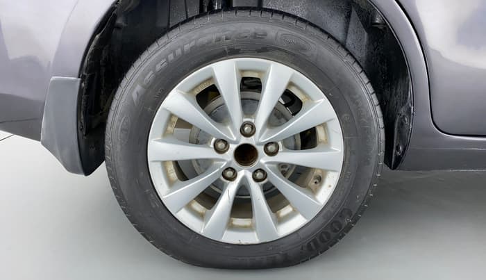 2015 Maruti Ertiga ZDI, Diesel, Manual, 68,351 km, Right Rear Wheel