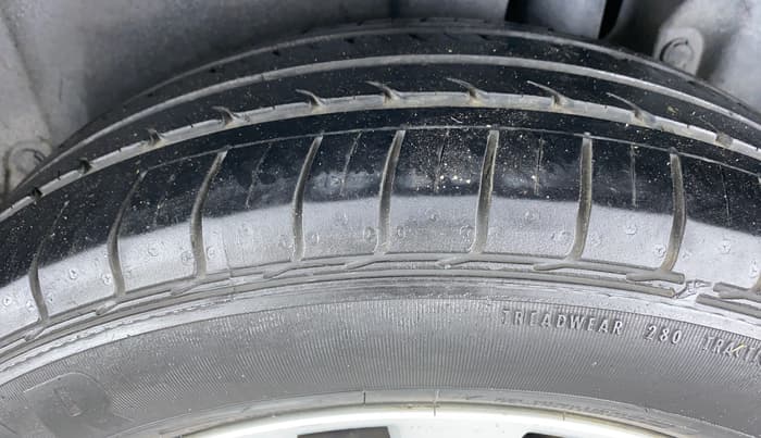 2015 Maruti Ertiga ZDI, Diesel, Manual, 68,351 km, Left Rear Tyre Tread