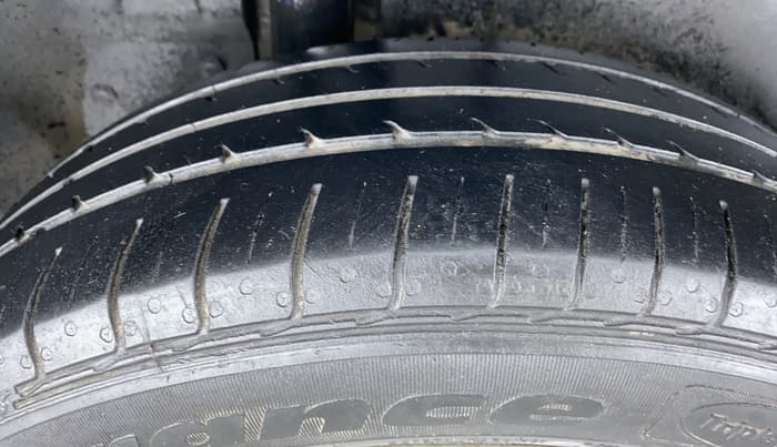 2015 Maruti Ertiga ZDI, Diesel, Manual, 68,351 km, Right Rear Tyre Tread