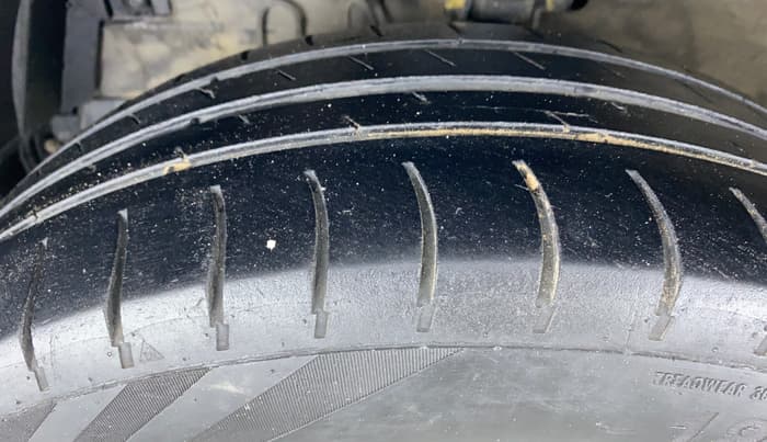 2015 Maruti Ertiga ZDI, Diesel, Manual, 68,351 km, Left Front Tyre Tread