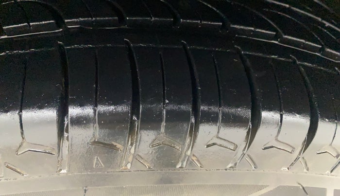 2016 Maruti Baleno DELTA PETROL 1.2, Petrol, Manual, 1,01,654 km, Left Front Tyre Tread