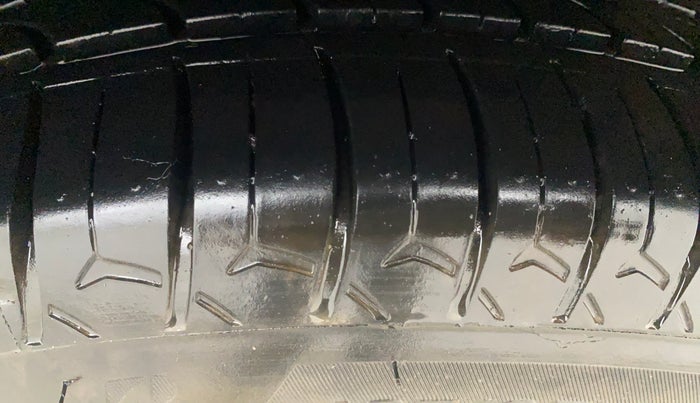 2016 Maruti Baleno DELTA PETROL 1.2, Petrol, Manual, 1,01,654 km, Left Rear Tyre Tread