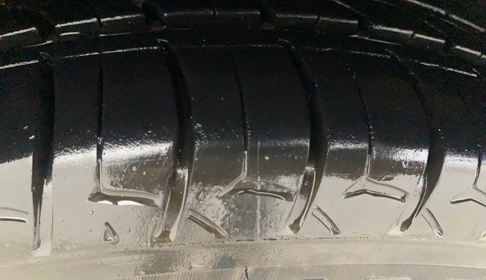 2016 Maruti Baleno DELTA PETROL 1.2, Petrol, Manual, 1,01,654 km, Right Rear Tyre Tread