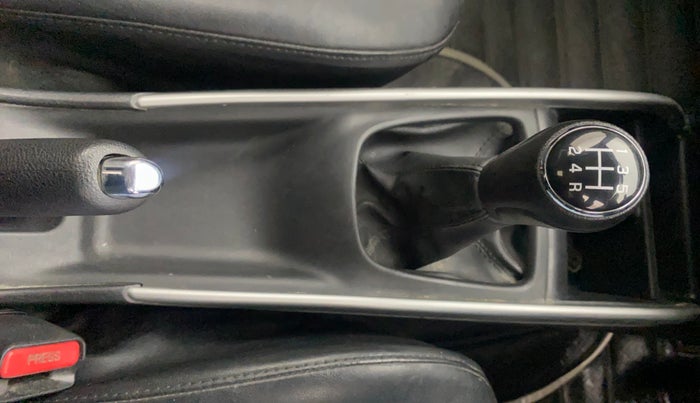 2016 Maruti Baleno DELTA PETROL 1.2, Petrol, Manual, 1,01,654 km, Gear Lever