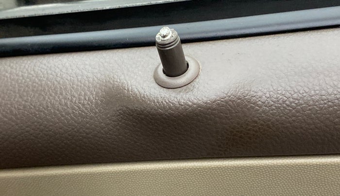 2010 Maruti Zen Estilo LXI, Petrol, Manual, 37,891 km, Lock system - Door lock knob has minor damage