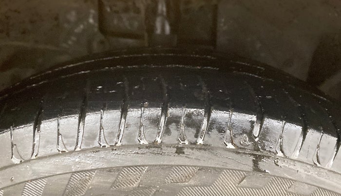 2015 Ford New Figo TREND 1.2 PETROL, Petrol, Manual, 91,848 km, Right Front Tyre Tread