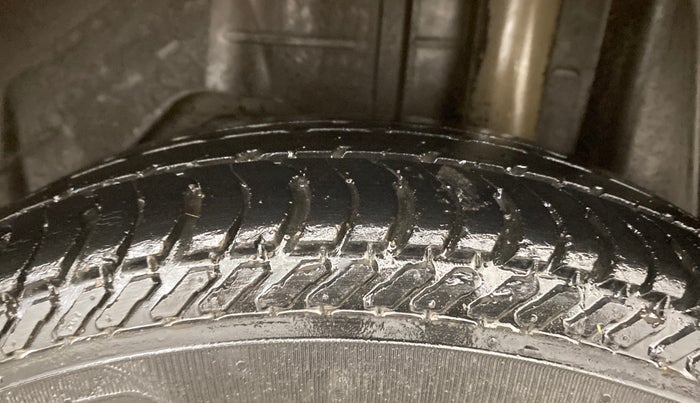 2015 Ford New Figo TREND 1.2 PETROL, Petrol, Manual, 91,848 km, Left Rear Tyre Tread