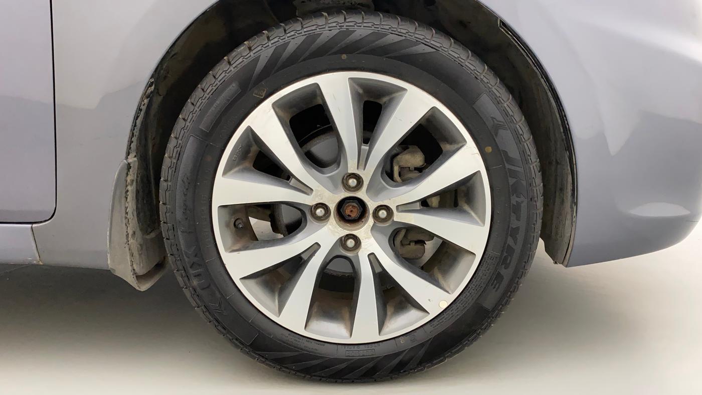 2014 Hyundai Verna FLUIDIC 1.6 VTVT SX, Petrol, Manual, 44,127 km, Right Front Wheel