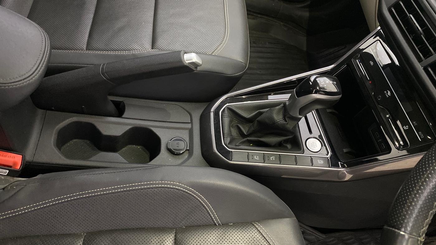 2022 Volkswagen VIRTUS GT PLUS TSI 1.5 EVO DSG, Petrol, Automatic, 62,647 km, Gear Lever