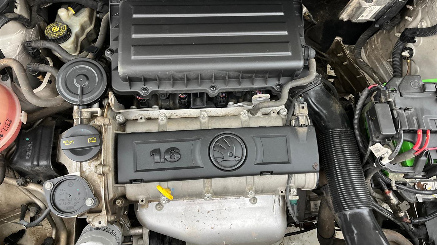2015 Skoda Rapid 1.6 MPI ACTIVE, Petrol, Manual, 47,871 km, Engine View