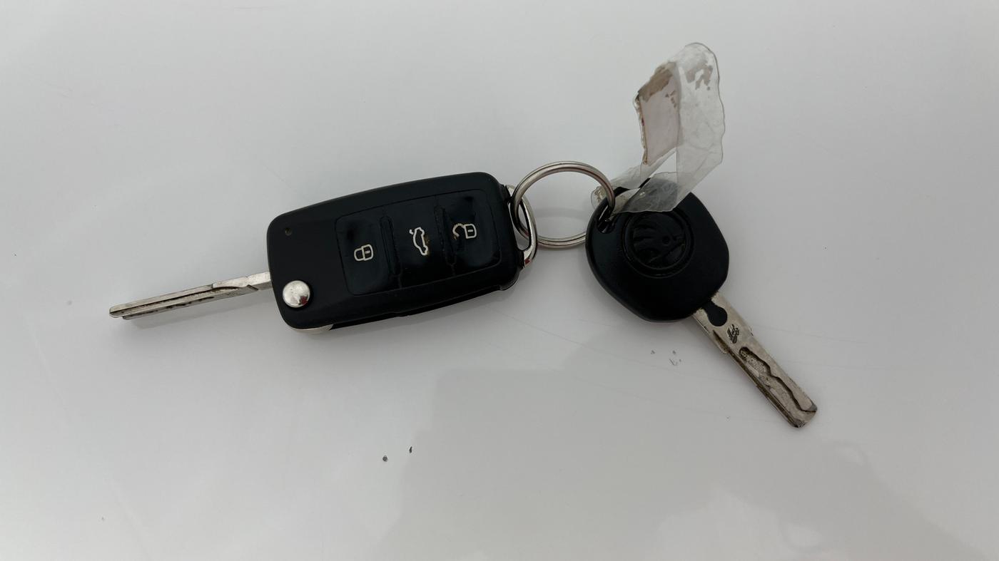 2015 Skoda Rapid 1.6 MPI ACTIVE, Petrol, Manual, 47,871 km, Key Close Up