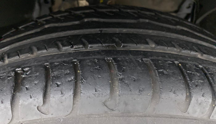 2015 Nissan Terrano XL 85 PS DEISEL, Diesel, Manual, 83,412 km, Right Front Tyre Tread