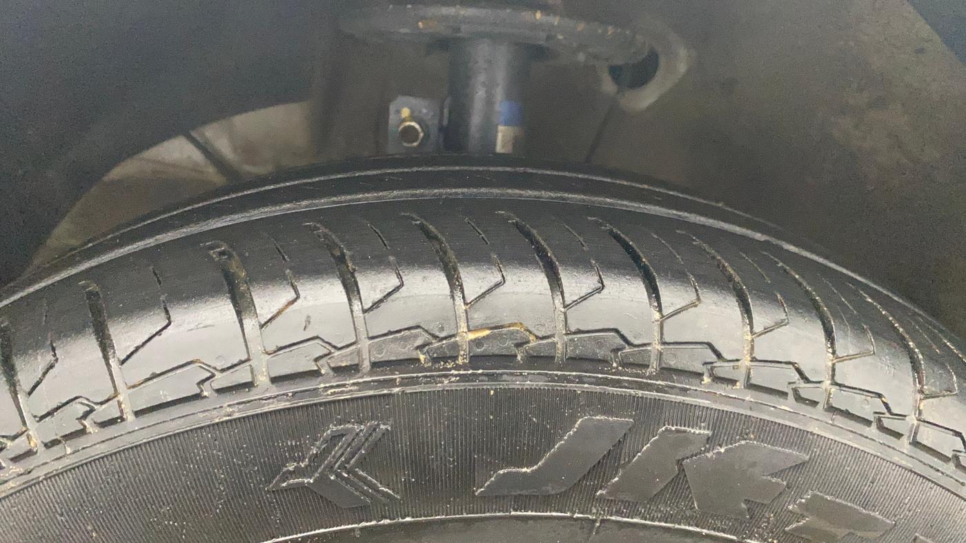 2024 Maruti Dzire VXi, Petrol, Manual, 32,680 km, Left Front Tyre Tread