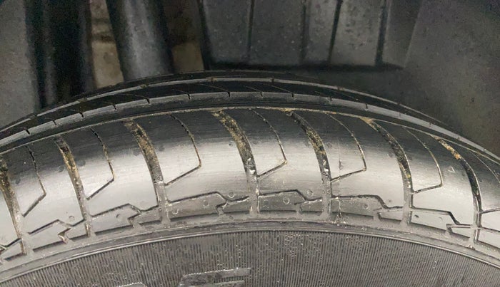 2024 Maruti Dzire VXi, Petrol, Manual, 32,672 km, Right Rear Tyre Tread