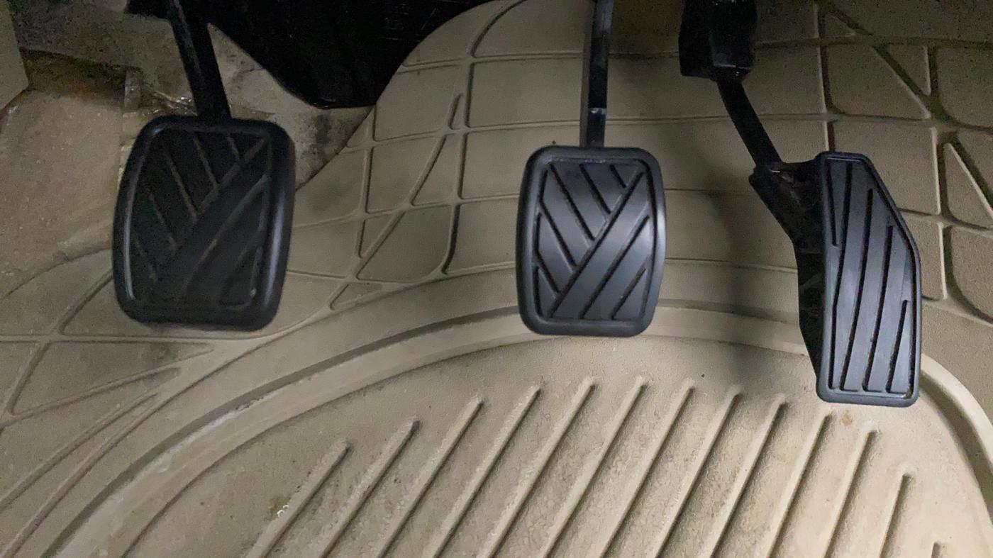 2024 Maruti Dzire VXi, Petrol, Manual, 32,680 km, Pedals